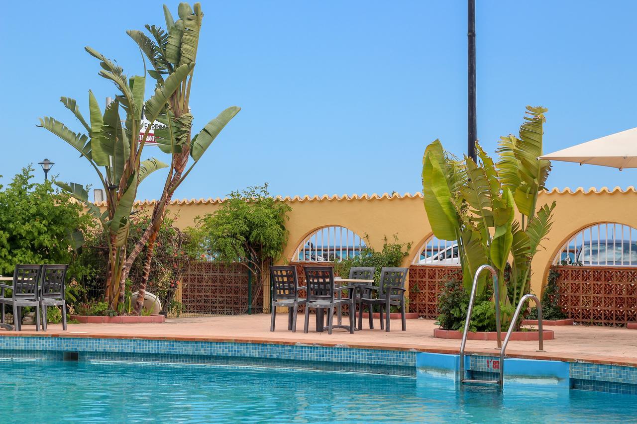 Hostal Esperanza Benajarafe Exterior photo