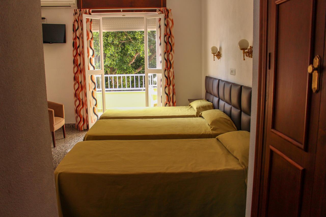 Hostal Esperanza Benajarafe Exterior photo